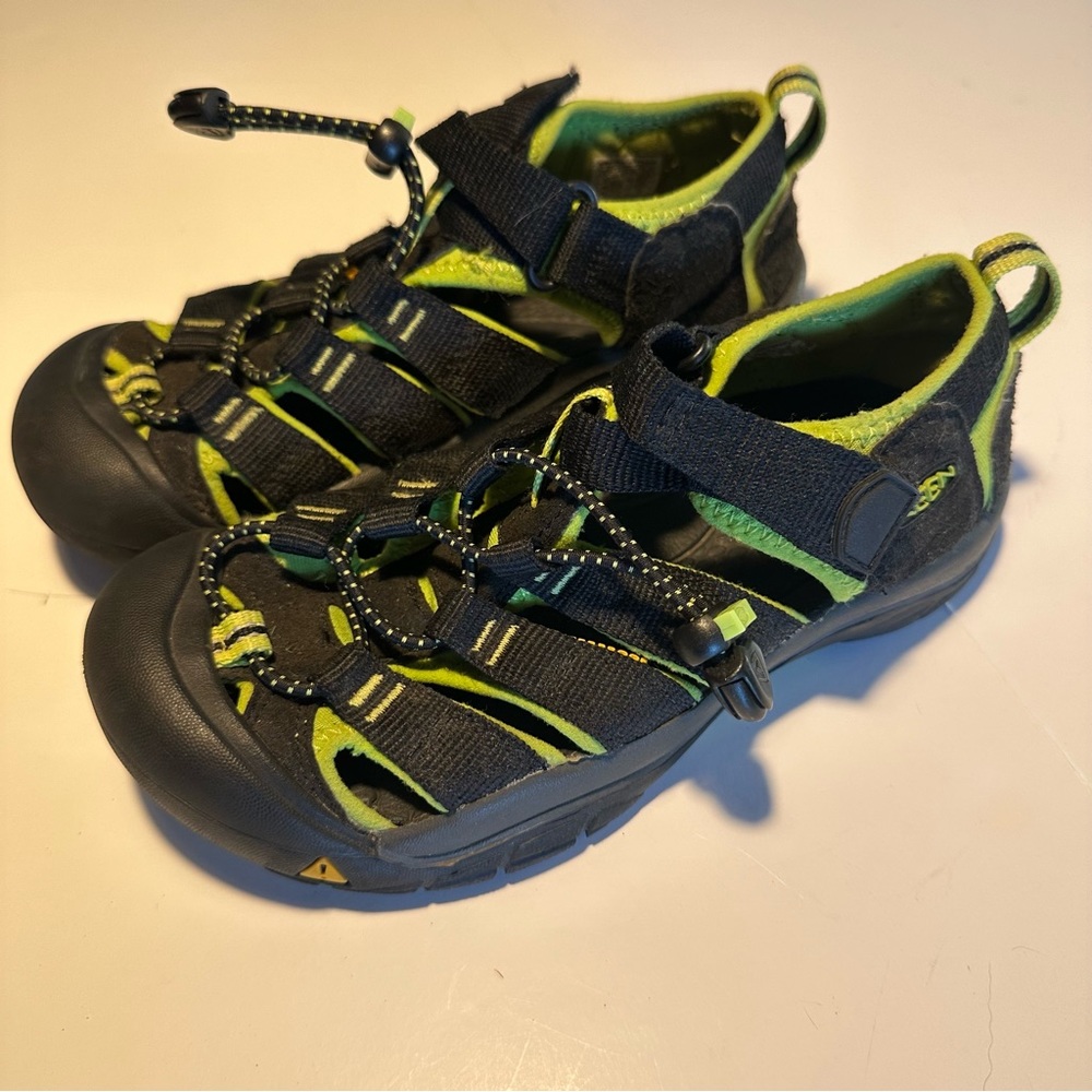 Kids Keen Newport H2 black and green Sandals size 2
